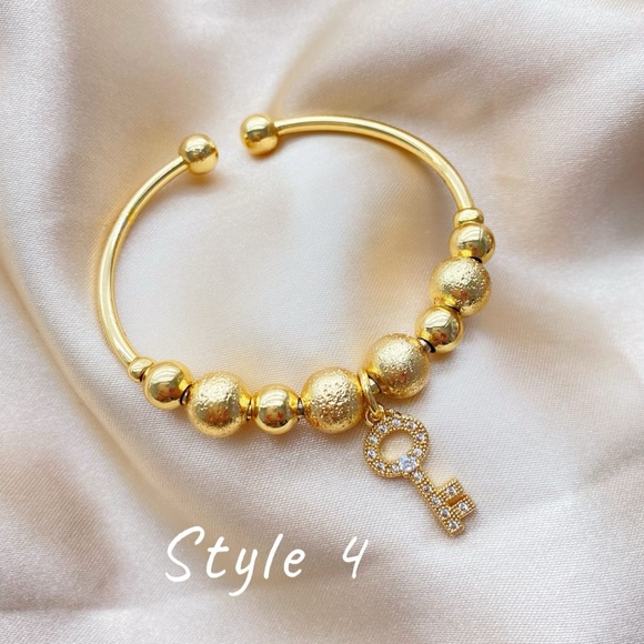 Baby adjustable Bangle, Toddler children Gold bangle, toddler gold bracelets - Picture 5 of 7